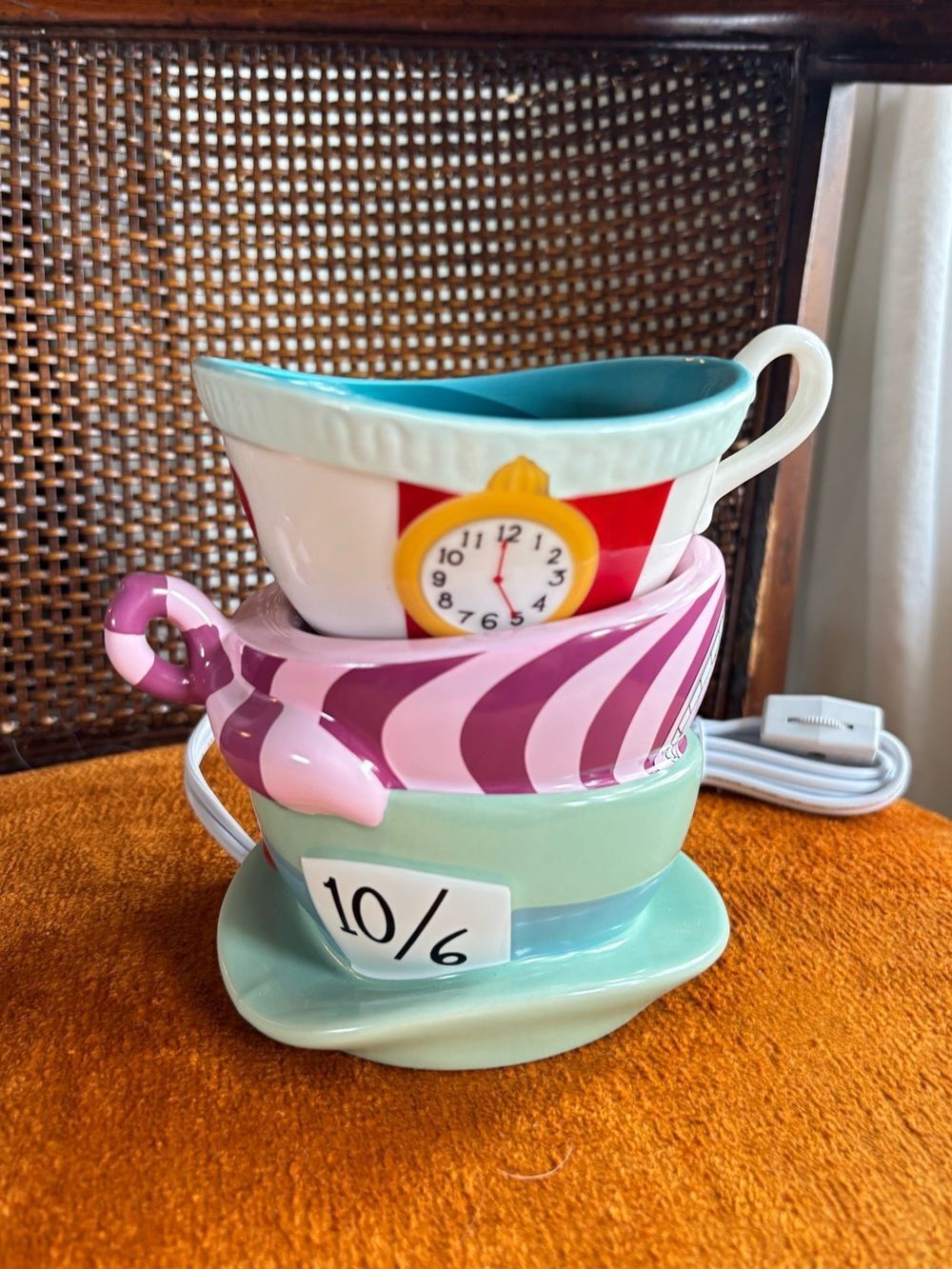 Disney Scentsy Alice Wonderland Teacup Retired Cheshire Cat & Alice Wax Warmer